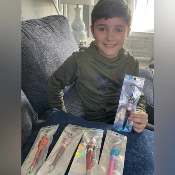 Green Glow In The Dark Hoodie Pen Holder (3D Printed)& Green 🌻 Pen! - Picture 6 of 6